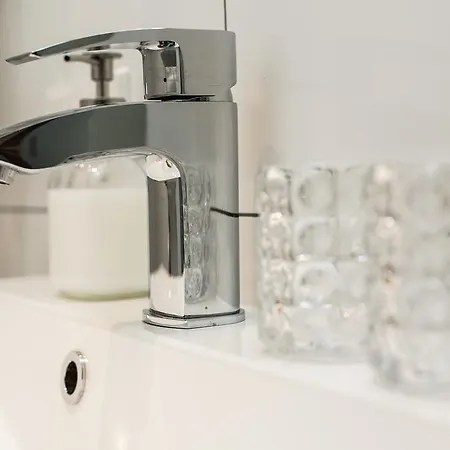 Imagine Apartment *