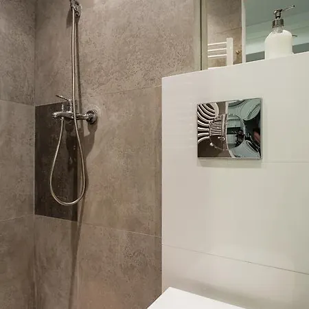 Imagine Apartment *